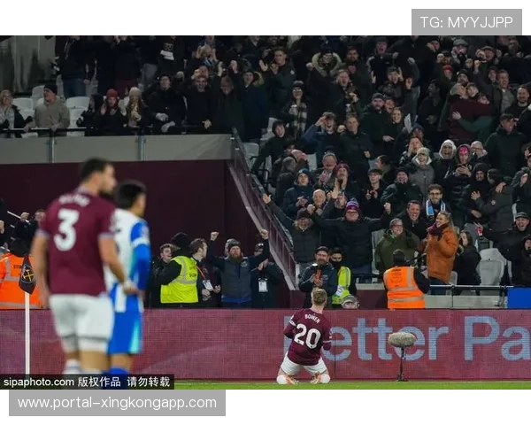 萨默维尔首开记录，热刺半场落后